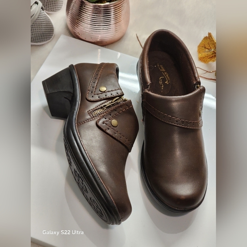 Easy Street Women's Brown Ankle Boots